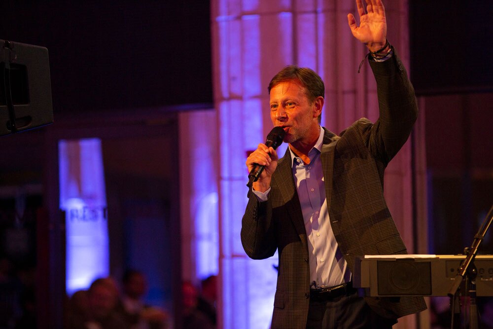 Peter Muller performing at the MoMath gala. (Courtesy MoMath)