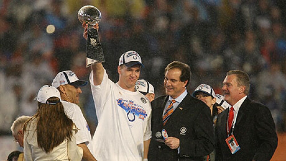 2015-05-richard-thaler-peyton-manning-super-bowl-lg.jpg