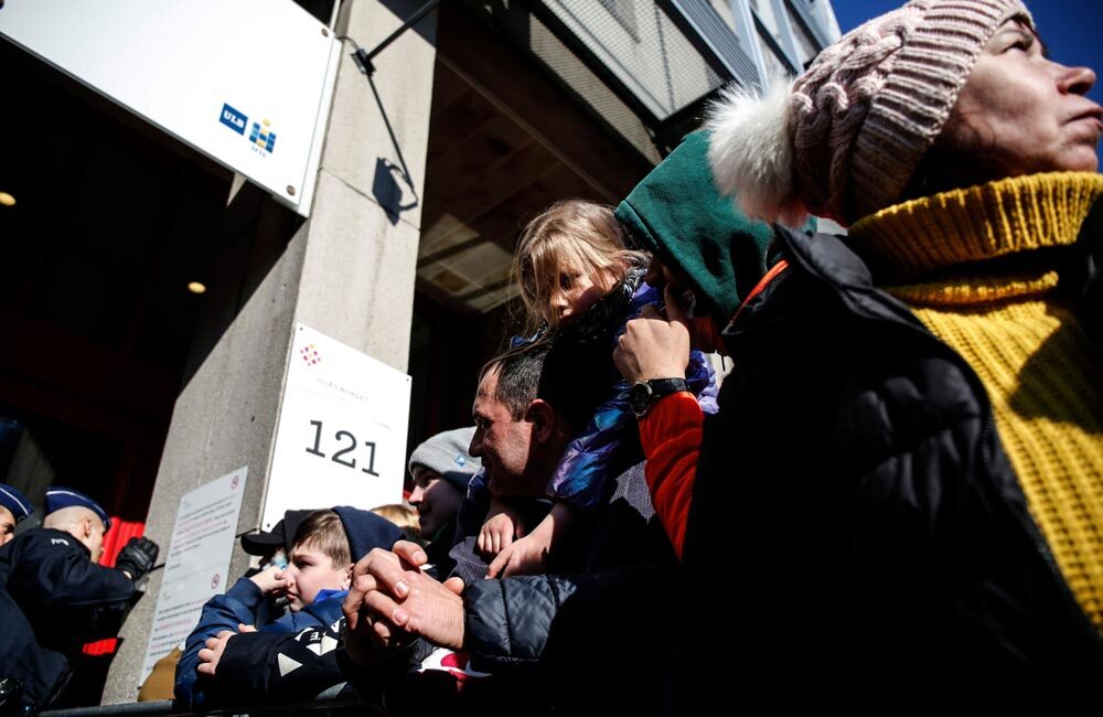 Displaced Ukrainians wait outside a temporary immigration office in Brussels, Belgium (Valeria Mongelli/Bloomberg)